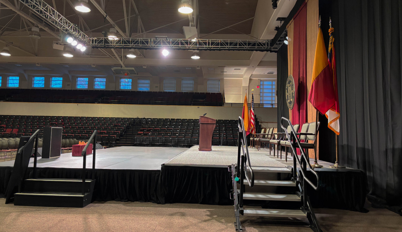 Stage lighting in blue for Elon