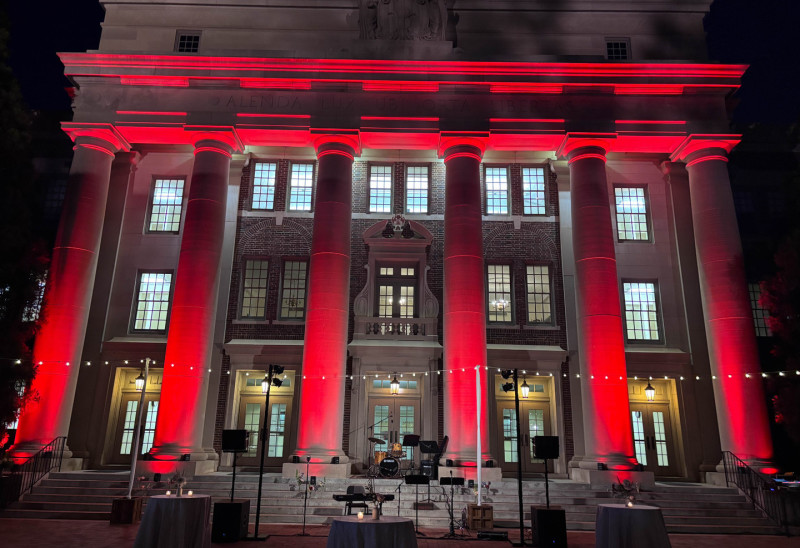 Uplighting a building